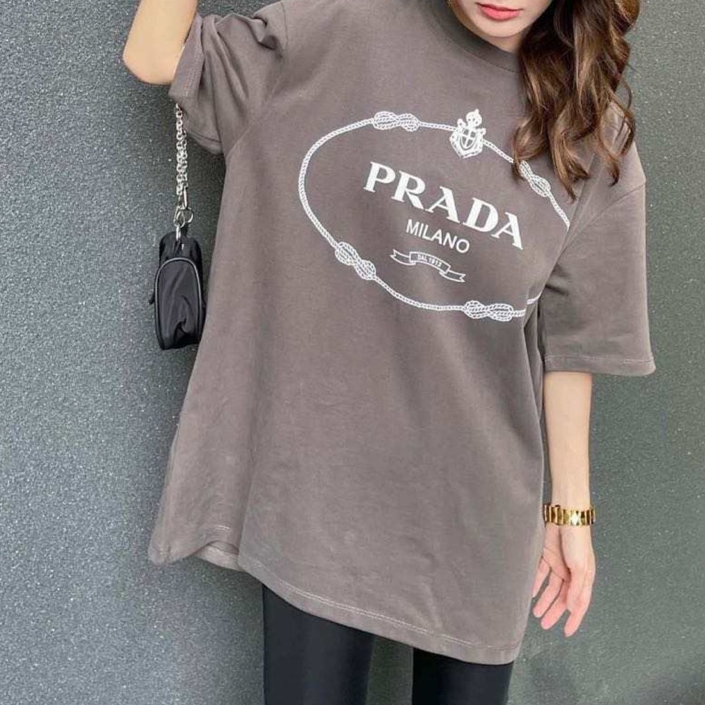 Prada Tee unisex.